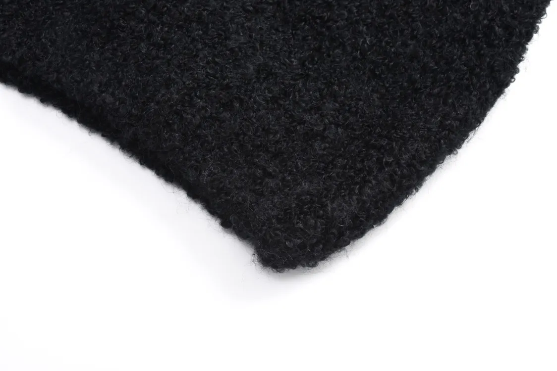 🅿️500 1v 23FW mirror logo intarsia sweater (pure black) originally purchased for 10,900, new color in 23 years, custom-woven and dyed sheep wool 55%, yak hair 21% nylon 20% Spandex 4% wool loop yarn, pure black loop yarn has high ductility and good elasticity. It is different from the non-elastic version on the market. The special washing process is very soft and skin-friendly. It is a 3-needle knitting process. The thickness of each stitch of the intarsia on the clothes logo is consistent with the original. The back logo is a mirror intarsia. The upper body is skin-friendly and versatile. Wear it in front of others. It is an autumn and winter item with strength. Size:S-M-L